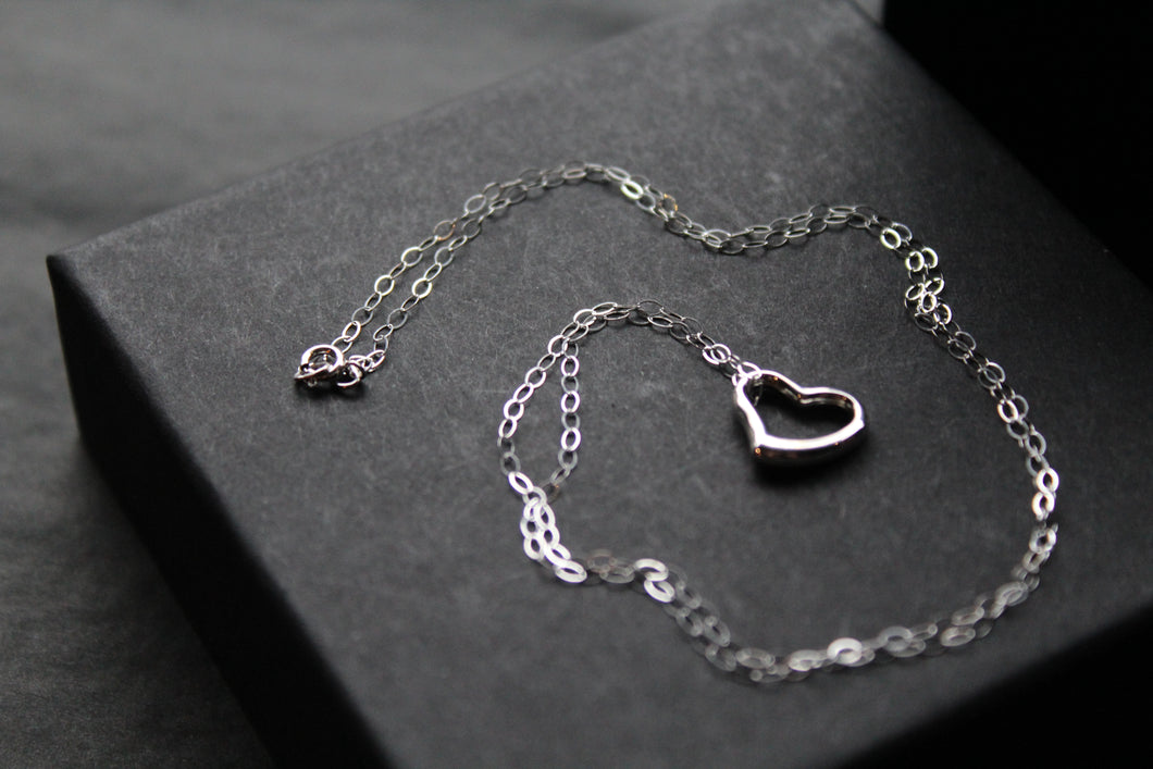 9ct White Gold Heart pendant and Trace Chain