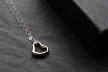 Load image into Gallery viewer, 9ct White Gold Heart pendant and Trace Chain
