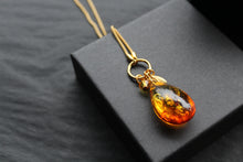 Load image into Gallery viewer, Gold Vermeil Ombre Amber Necklace
