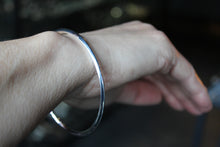 Load image into Gallery viewer, Large Tapered Hollow Slave Bangle
