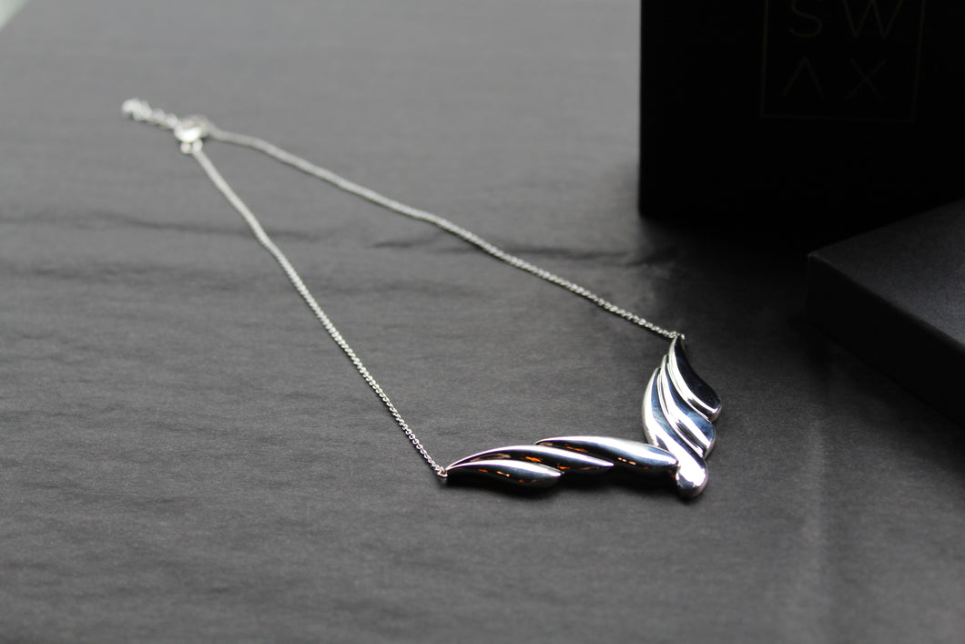 Overlapping Curve Necklace