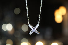 Load image into Gallery viewer, Silver Kiss Necklace
