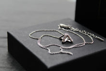 Load image into Gallery viewer, Silver Kiss Necklace
